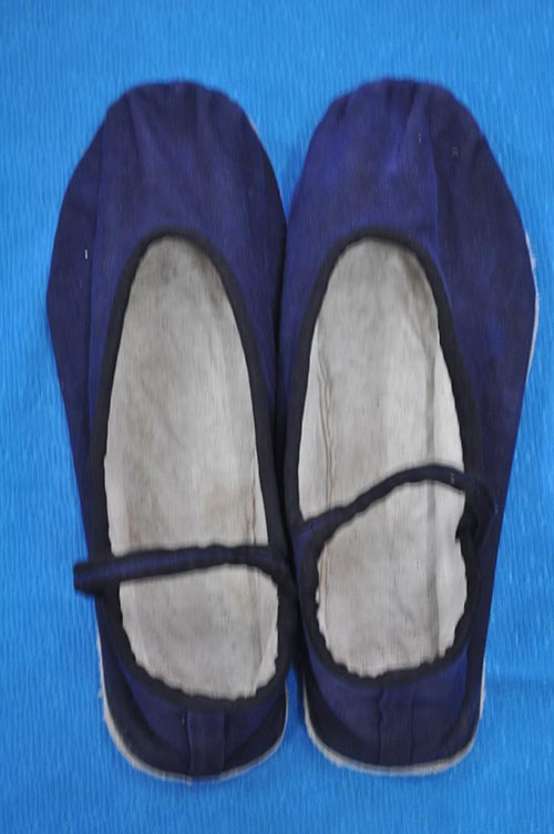 Đôi giày vải nhân dân Pác Bó tặng Bác Hồ (20-02-1961)